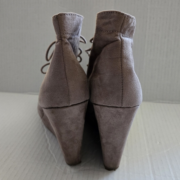 Forever 21 Beige Boots Size 7.5 - Picture 4 of 9